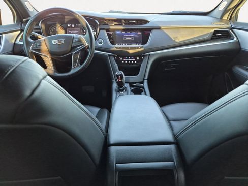 Used 2021 Cadillac XT5 Premium Luxury image 3