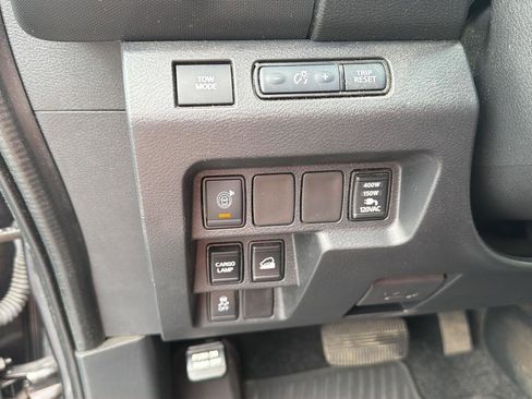 Used 2022 Nissan Frontier SV AWD/4WD image 21