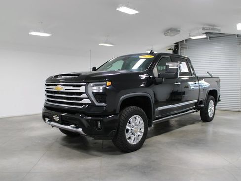 Used 2024 Chevrolet Silverado 2500 High Country w/ High Country Premium Package AWD/4WD image 4