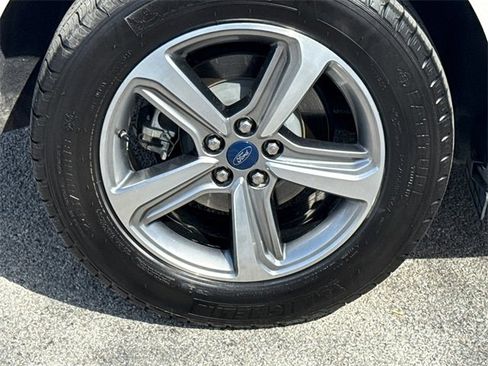 Used 2019 Ford Edge SEL w/ Equipment Group 201A image 9
