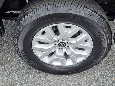 Used 2022 Nissan Frontier SV RWD image 9