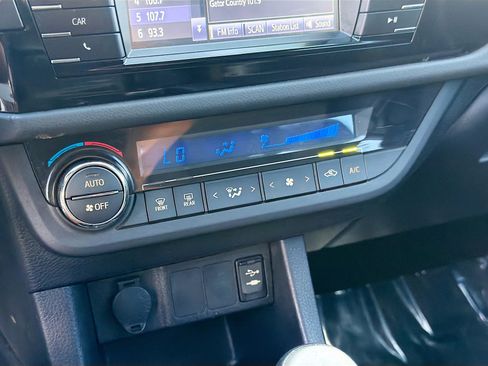 Used 2015 Toyota Corolla S image 27