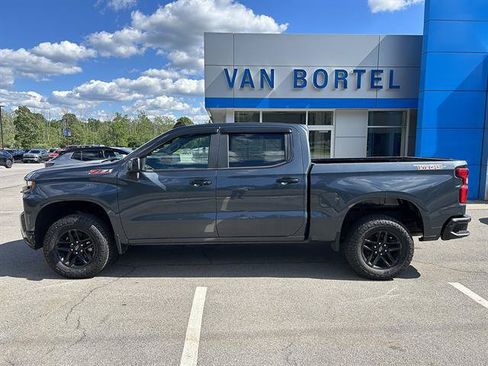 Used 2020 Chevrolet Silverado 1500 LT Trail Boss w/ Convenience Package AWD/4WD image 2