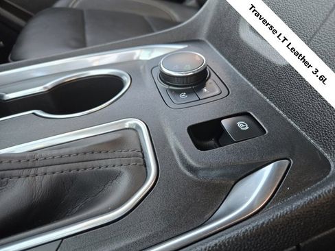 Used 2022 Chevrolet Traverse LT w/ LT Premium Package image 22