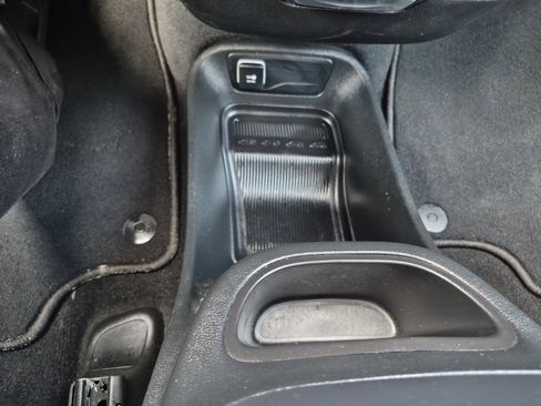 Used 2026 Chrysler Pacifica Select FWD image 29