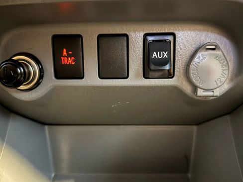 Used 2011 Toyota Tacoma Pickup 4D 6 ft w/ TRD Off-Road Pkg image 21