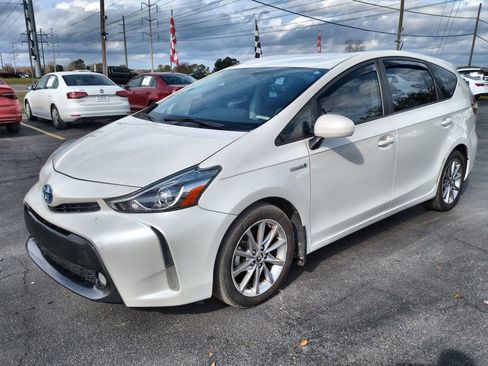 Used 2017 Toyota Prius V image 1