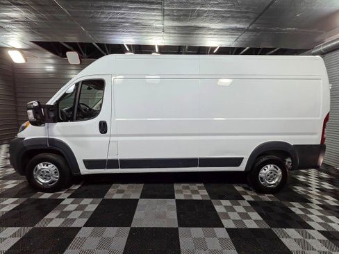 Used 2018 RAM ProMaster 2500 w/ Interior Convenience Group image 8