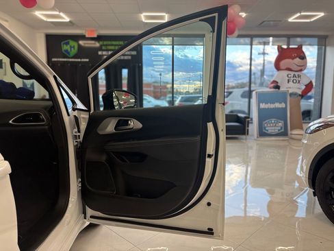 Used 2026 Chrysler Pacifica Limited w/ S Appearance Package image 45