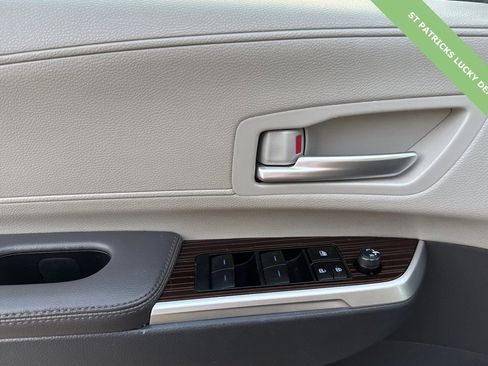 Used 2024 Toyota Sienna XLE image 11