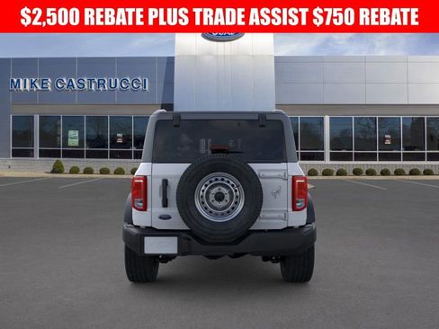 New 2025 Ford Bronco 4-Door image 5