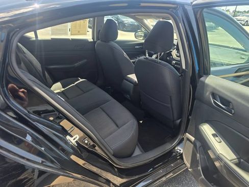 Used 2024 Nissan Altima 2.5 SV w/ SV Premium Package FWD image 38