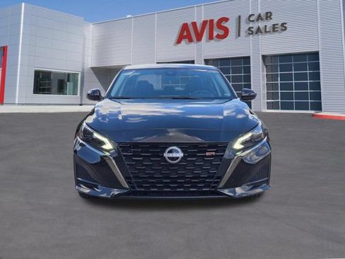 Used 2025 Nissan Altima 2.5 SR FWD image 2