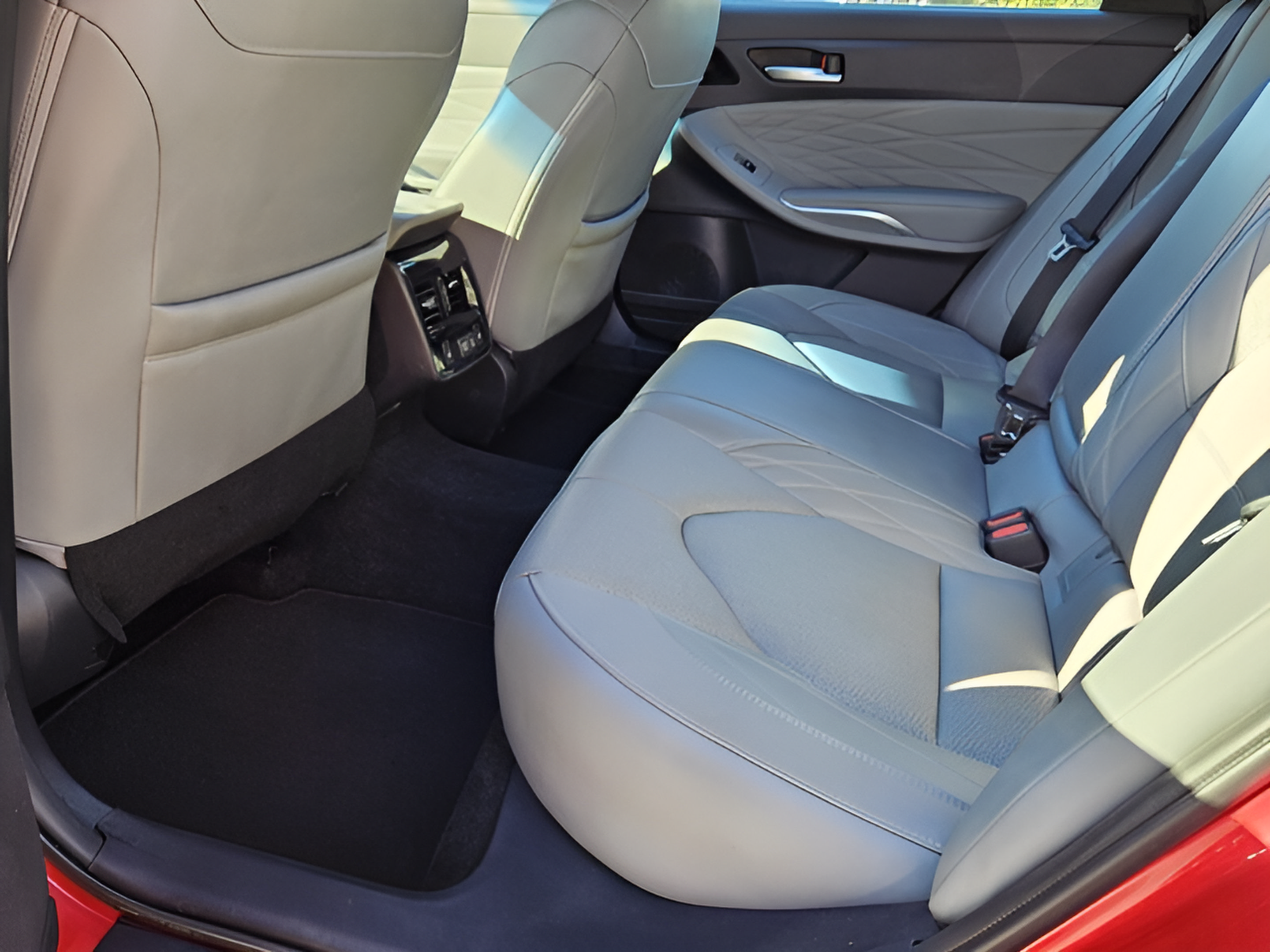 Certified 2022 Toyota Avalon Limited w/ Advanced Safety Package FWD image 9