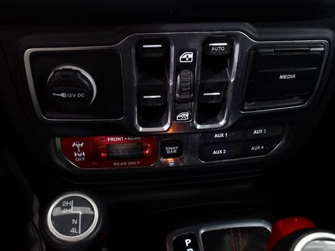 Used 2018 Jeep Wrangler Unlimited Rubicon AWD/4WD image 29