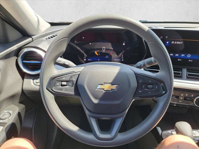 Used 2025 Chevrolet Trax LT FWD image 15
