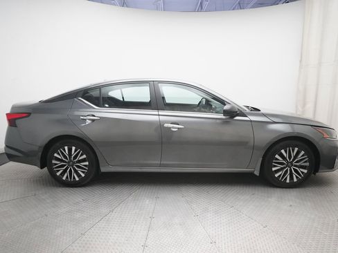 Certified 2024 Nissan Altima 2.5 SV FWD image 33