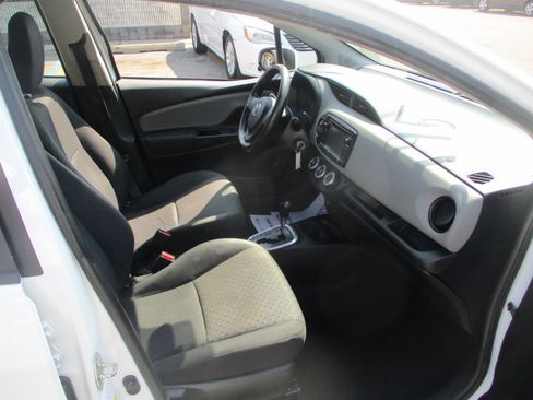 Used 2016 Toyota Yaris L image 6