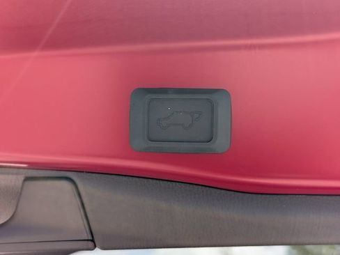 Used 2025 Toyota RAV4 XLE Premium FWD image 29