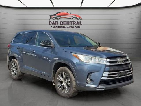 Used 2017 Toyota Highlander Plus AWD/4WD image 7
