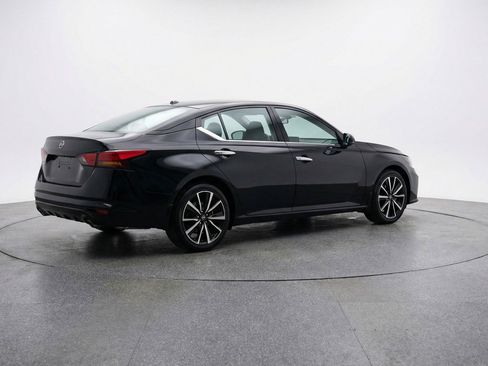 Used 2025 Nissan Altima 2.5 SV image 9