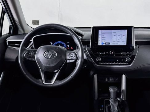 Used 2024 Toyota Corolla Cross XLE AWD/4WD image 11