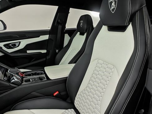 Used 2022 Lamborghini Urus AWD/4WD image 19