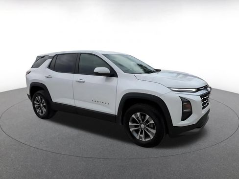 Used 2025 Chevrolet Equinox LT AWD/4WD image 2