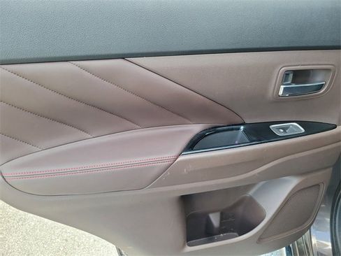 Used 2018 Mitsubishi Outlander SEL image 11