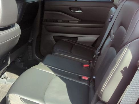 Used 2024 Nissan Pathfinder SL image 23