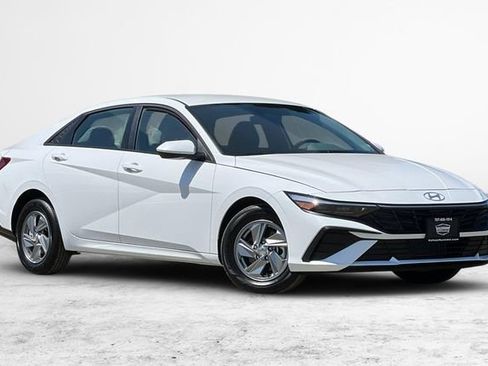 New 2026 Hyundai Elantra SE FWD image 1