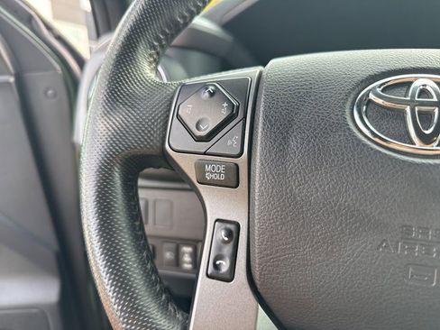 Used 2021 Toyota Tacoma TRD Sport image 17