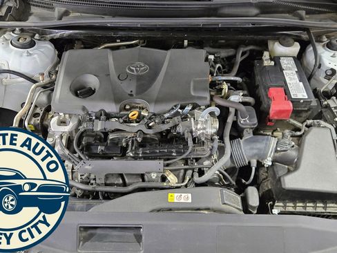 Used 2024 Toyota Camry SE image 32