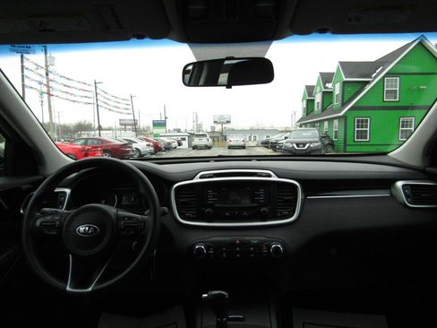 Used 2016 Kia Sorento LX image 9