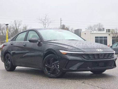 New 2026 Hyundai Elantra SEL Sport Premium FWD image 2