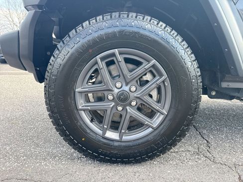 Used 2024 Jeep Wrangler Sport S image 12