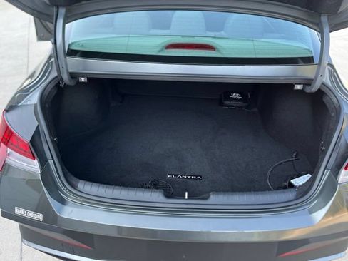 Used 2025 Hyundai Elantra Hybrid FWD image 14