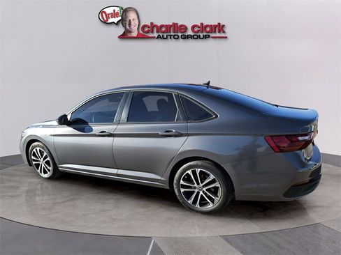 Used 2024 Volkswagen Jetta Sport image 5