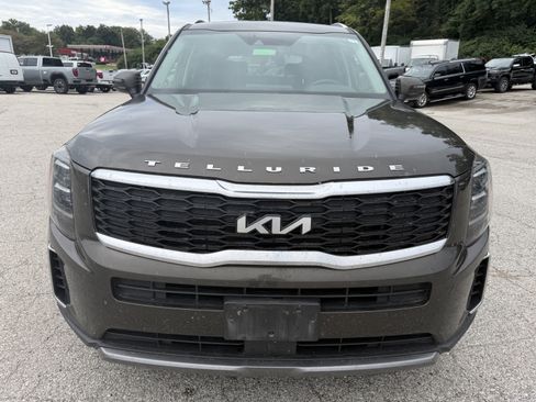 Used 2022 Kia Telluride EX w/ EX Premium Package FWD image 2