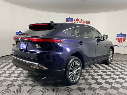Used 2022 Toyota Venza XLE AWD/4WD image 3
