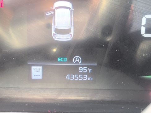 Used 2023 Kia Telluride S AWD/4WD image 2