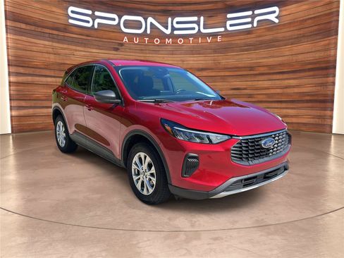 Used 2023 Ford Escape Active AWD/4WD image 9