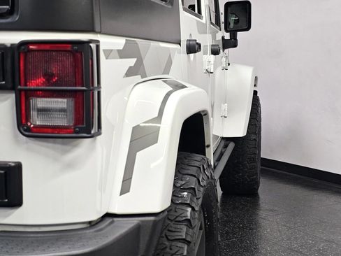 Used 2017 Jeep Wrangler Unlimited Sahara AWD/4WD image 30