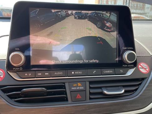 Used 2025 Nissan Altima 2.5 SV image 10