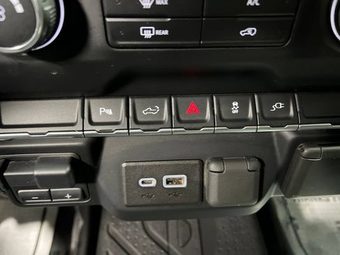Used 2022 Chevrolet Silverado 2500 LT AWD/4WD image 33