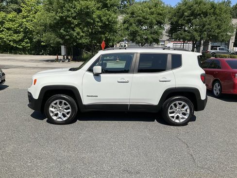 Used 2018 Jeep Renegade Latitude w/ Cold Weather Group AWD/4WD image 8