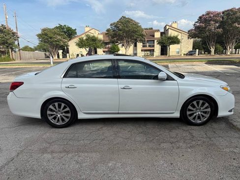 Used 2011 Toyota Avalon Limited FWD image 5