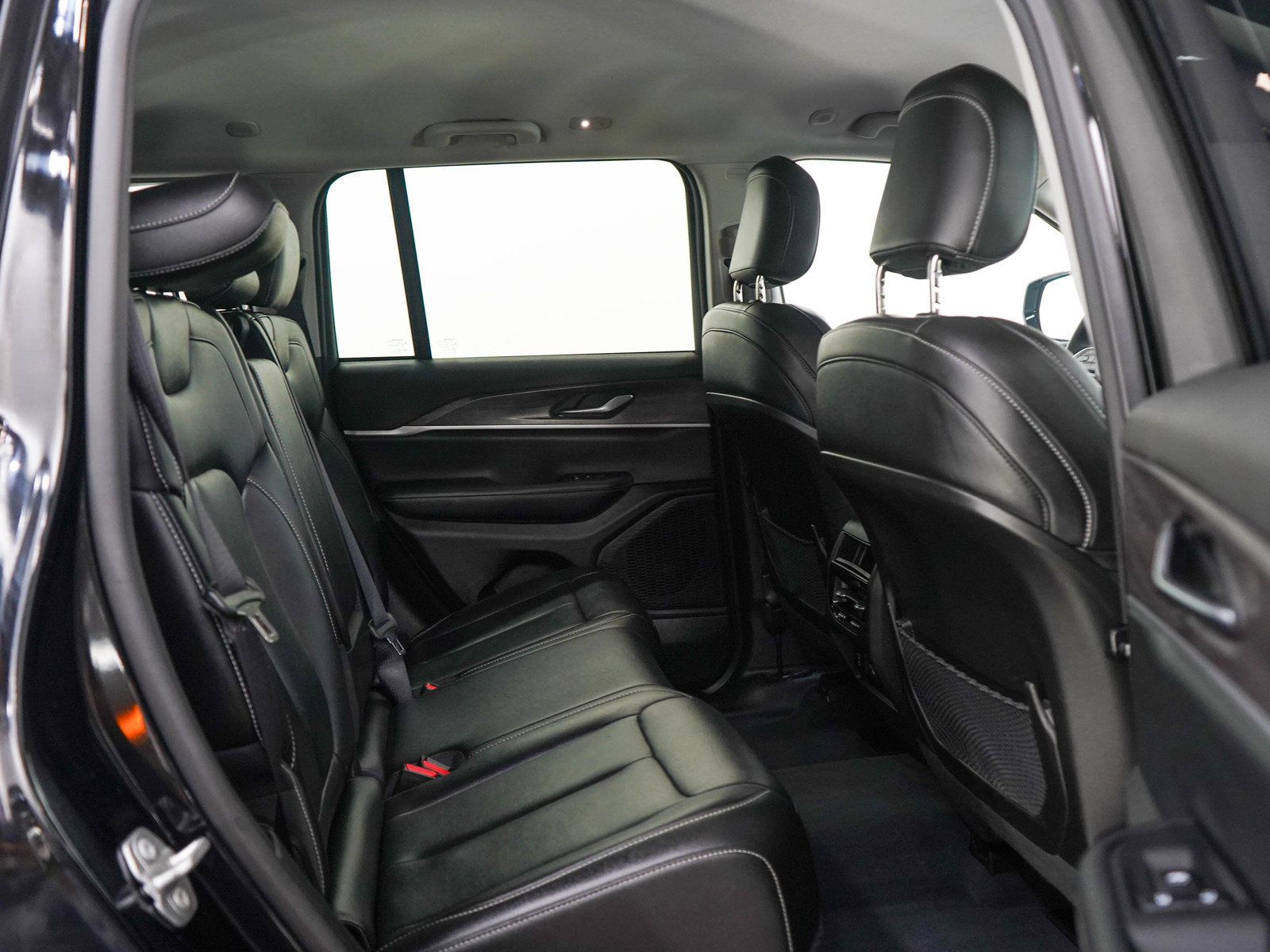 Used 2023 Jeep Grand Cherokee Limited AWD/4WD image 13