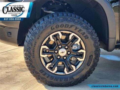 Used 2024 Chevrolet Silverado 1500 ZR2 w/ Technology Package image 12