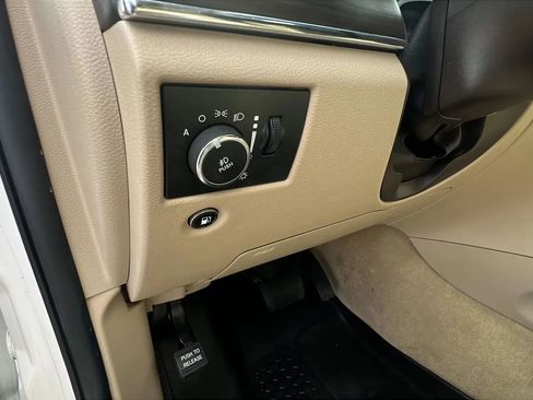 Used 2014 Jeep Grand Cherokee Overland image 25